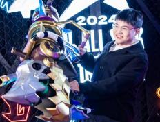 JackeyLove也因(yīn)伤病暂时休息！Rita被质疑(yí)不配(pèi)拿最佳(jiā)解说