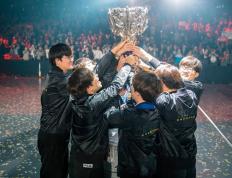 LOL主播(bō)集体遭遇瓶颈期！UZI感歎(tàn)直(zhí)播(bō)没人(rén)看(kàn)：要(yào)是卢本伟還(hái)在就好(hǎo)了(le)