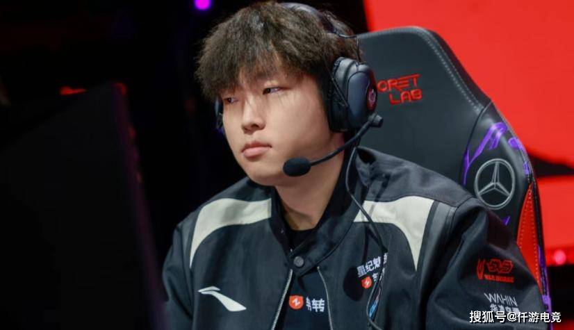 有人问“Faker你最(zuì)想跟哪位退役选手打比赛”,李哥:UZI