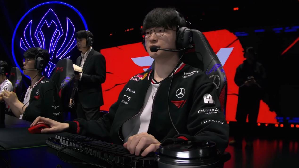 Faker绝境爆(bào)发，T1开启愤怒形態(tài)！CFO逆转打团灭，比赛拖入决胜局