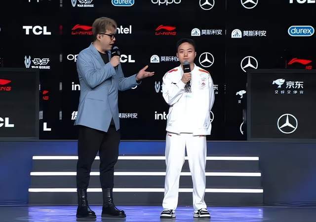 LOL世界亚军暗示退(tuì)役，賽(sài)后採(cǎi)访粉丝炸锅，刚赢比賽(sài)搞队友心态？