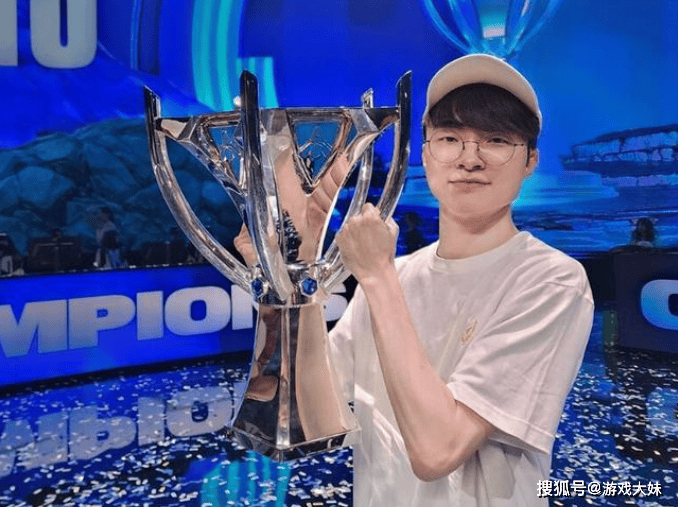 LOL官方(fāng)再次发文强调,faker就是傳(chuán)奇选手,地位无人能(néng)撼(hàn)動(dòng)