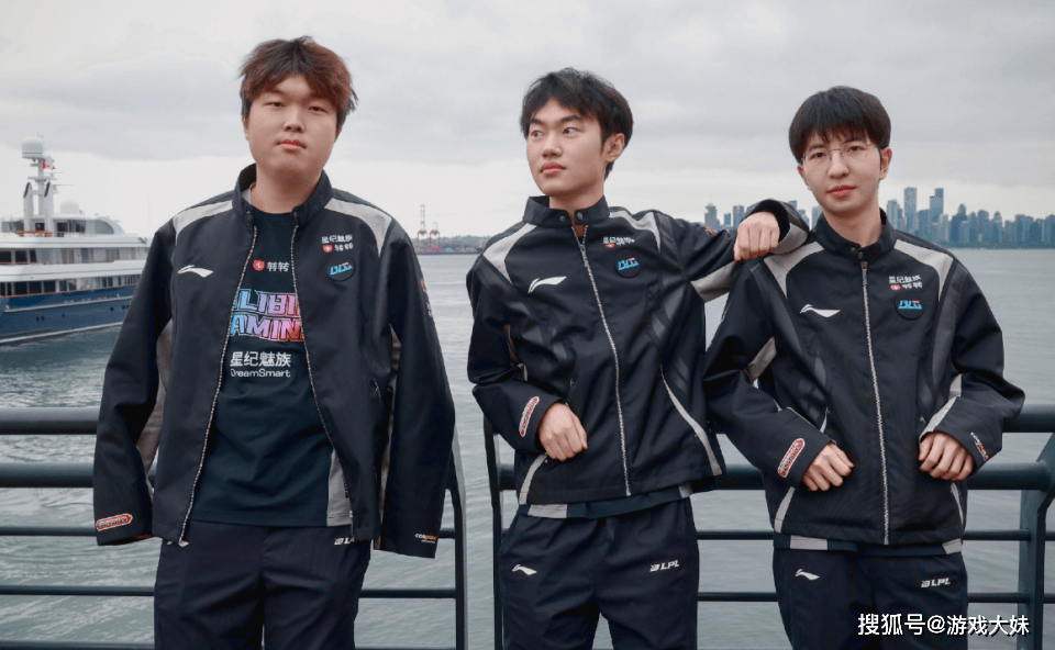 Bin接受采访,对上單(dān)英雄(xióng)按(àn)喜好(hǎo)进行排名,第一名是坦克英雄(xióng)