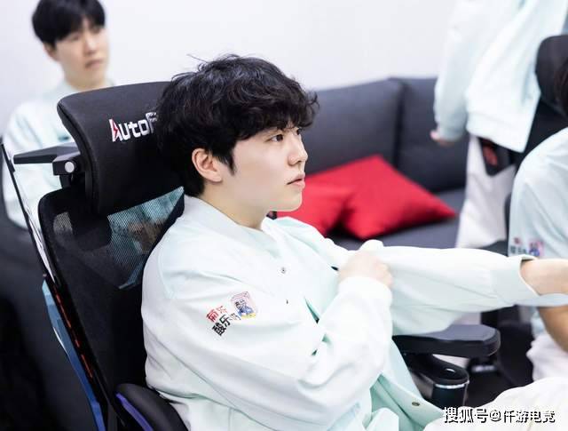 LOL:TheShy透(tòu)露(lù)退役时间,想(xiǎng)跟Rookie打到退役