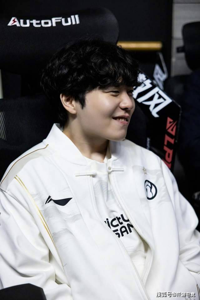 LOL:TheShy透(tòu)露(lù)退役时间,想(xiǎng)跟Rookie打到退役