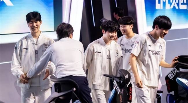 【一競(jìng)技(jì)1JingJi】LOL:LPL世界赛陪(péi)练陣(zhèn)容曝光!