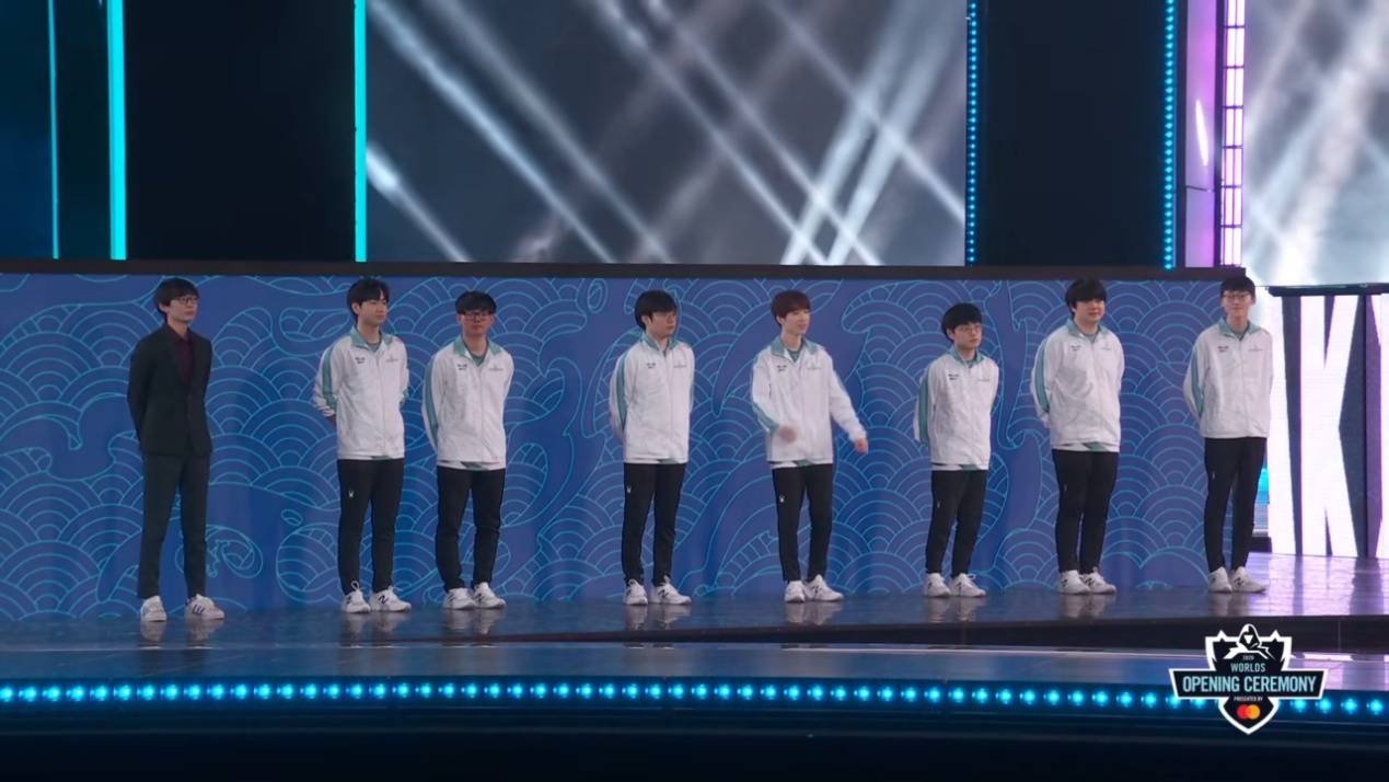 LOL外网热议，S15在中国举办，Faker受魔咒睏(kùn)扰，GEN拿到夺冠剧本