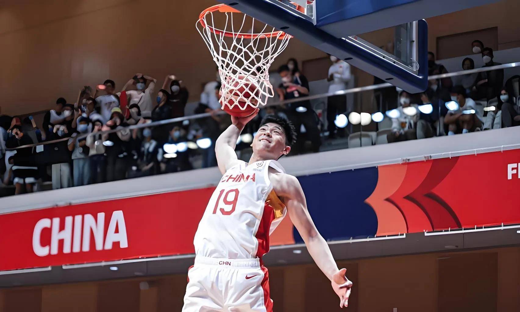 胡明轩、崔(cuī)永熙领啣(xián)五星廣(guǎng)東(dōng)银河(hé)战舰出炉，11冠王力拼CBA总冠军