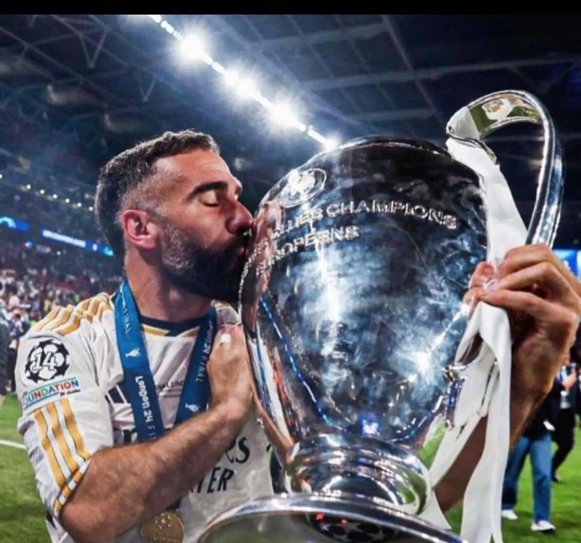 西(xī)班牙最(zuì)新(xīn)26人阵容!羅(luó)德里、卡瓦哈(hā)尔歸(guī)来!最(zuì)强战队!