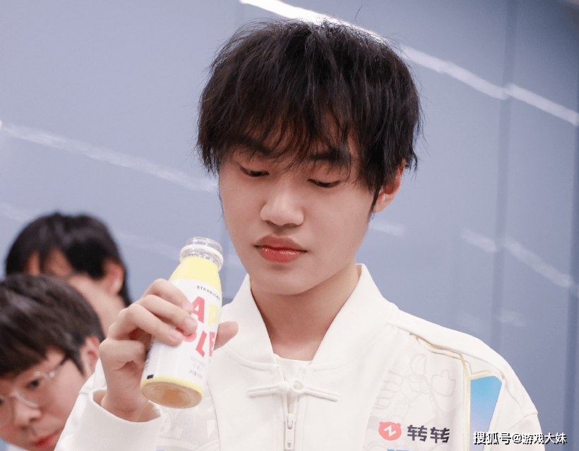 解說(shuō)米(mǐ)勒說(shuō)出LPL睏(kùn)境，中單(dān)選(xuǎn)手出现严重断档，新生代实力都很菜