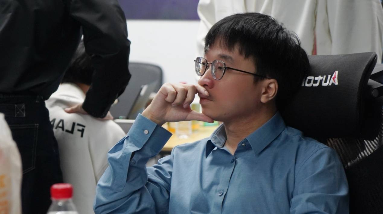 LOL迎(yíng)来重大爆料！拳頭(tóu)官(guān)方透露，LCK明(míng)年的比赛，教练或参与指挥