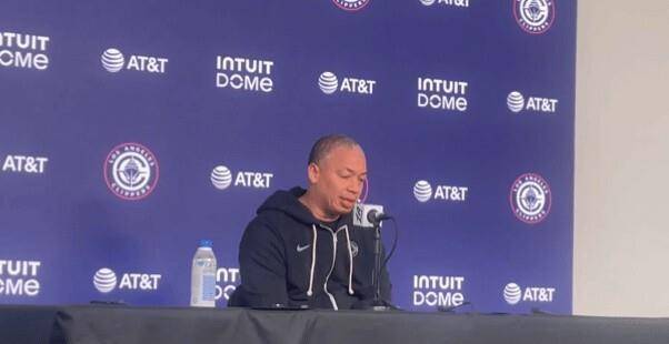 快船被(bèi)逆(nì)转赛后采访：哈(hā)登拒采访直(zhí)接离場(chǎng)，卡祖指桑罵(mà)槐