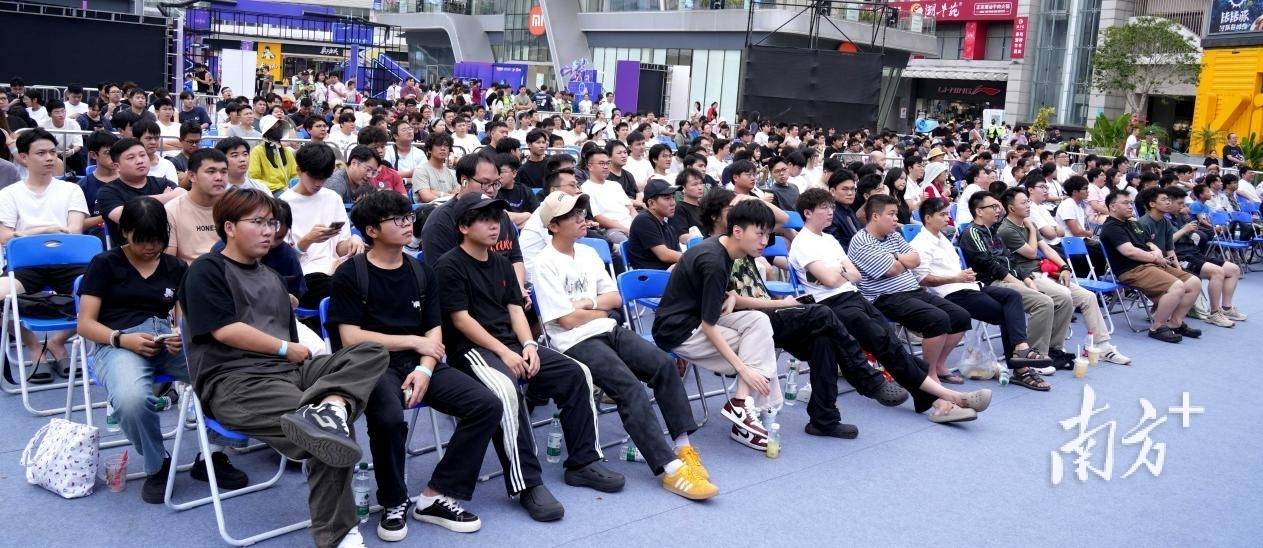 大湾区电竞迷(mí)再聚万江(jiāng)，LOL峡谷传奇观赛派对落幕