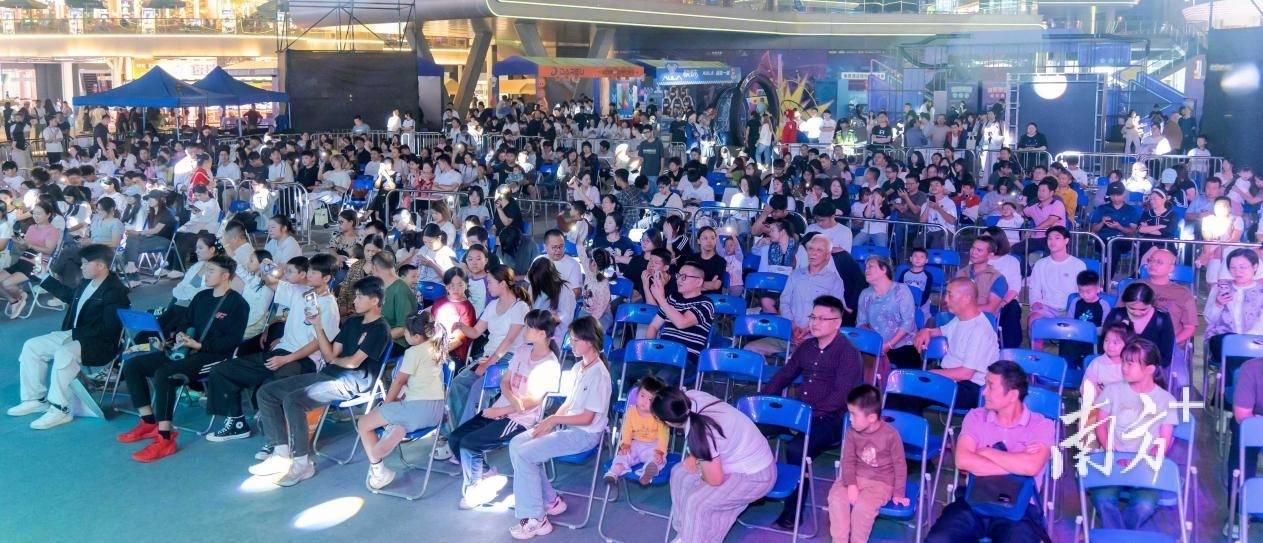 大湾区电竞迷(mí)再聚万江(jiāng)，LOL峡谷传奇观赛派对落幕