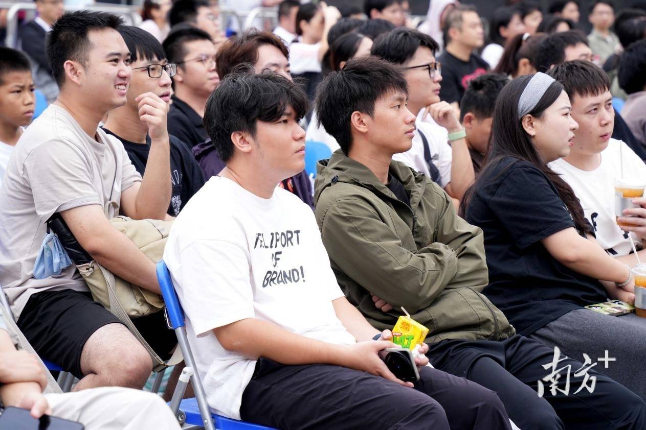 大湾区电竞迷(mí)再聚万江(jiāng)，LOL峡谷传奇观赛派对落幕
