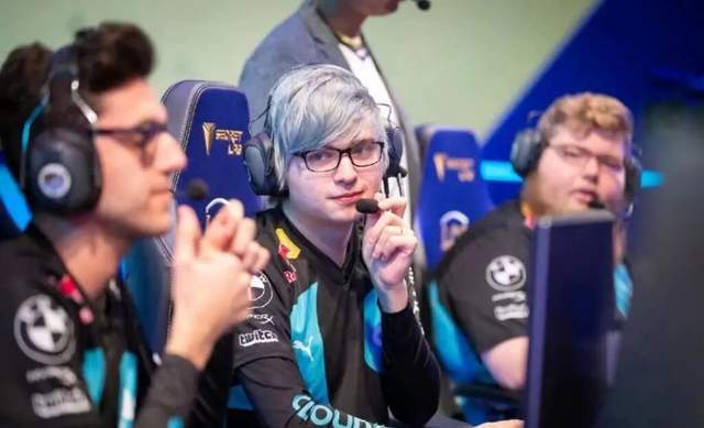 前LOL人氣(qì)选手下(xià)海，变身(shēn)福利姬收费明码标价，开发全新致富路？