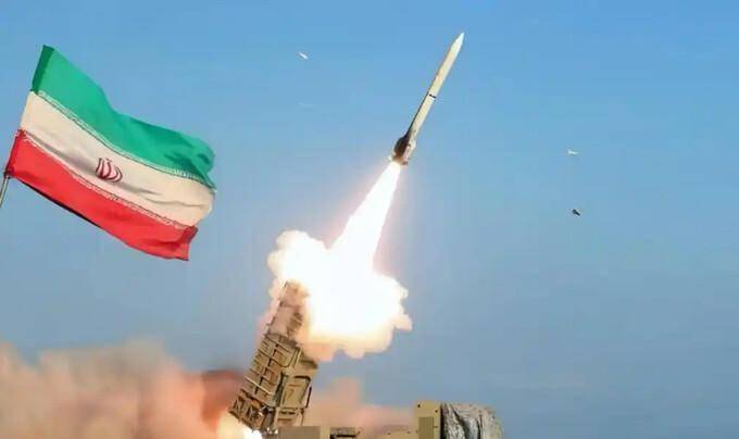 特朗普考(kǎo)虑打擊(jī)伊朗？突发新闻引发國(guó)际關(guān)注