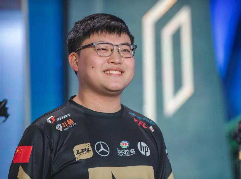 LOL主播(bō)集体遭遇瓶颈期！UZI感歎(tàn)直(zhí)播(bō)没人(rén)看(kàn)：要(yào)是卢本伟還(hái)在就好(hǎo)了(le)