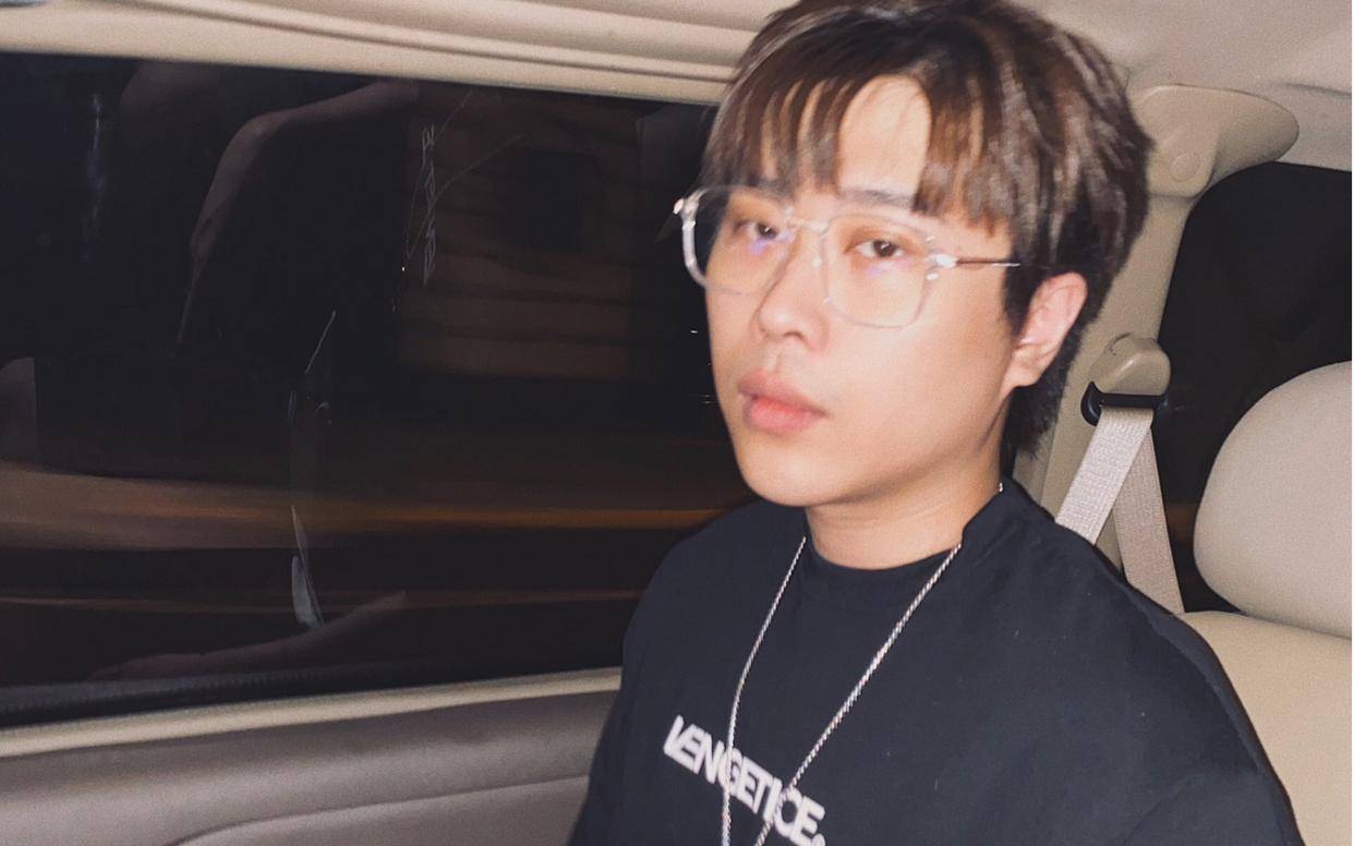 LOL主播(bō)集体遭遇瓶颈期！UZI感歎(tàn)直(zhí)播(bō)没人(rén)看(kàn)：要(yào)是卢本伟還(hái)在就好(hǎo)了(le)