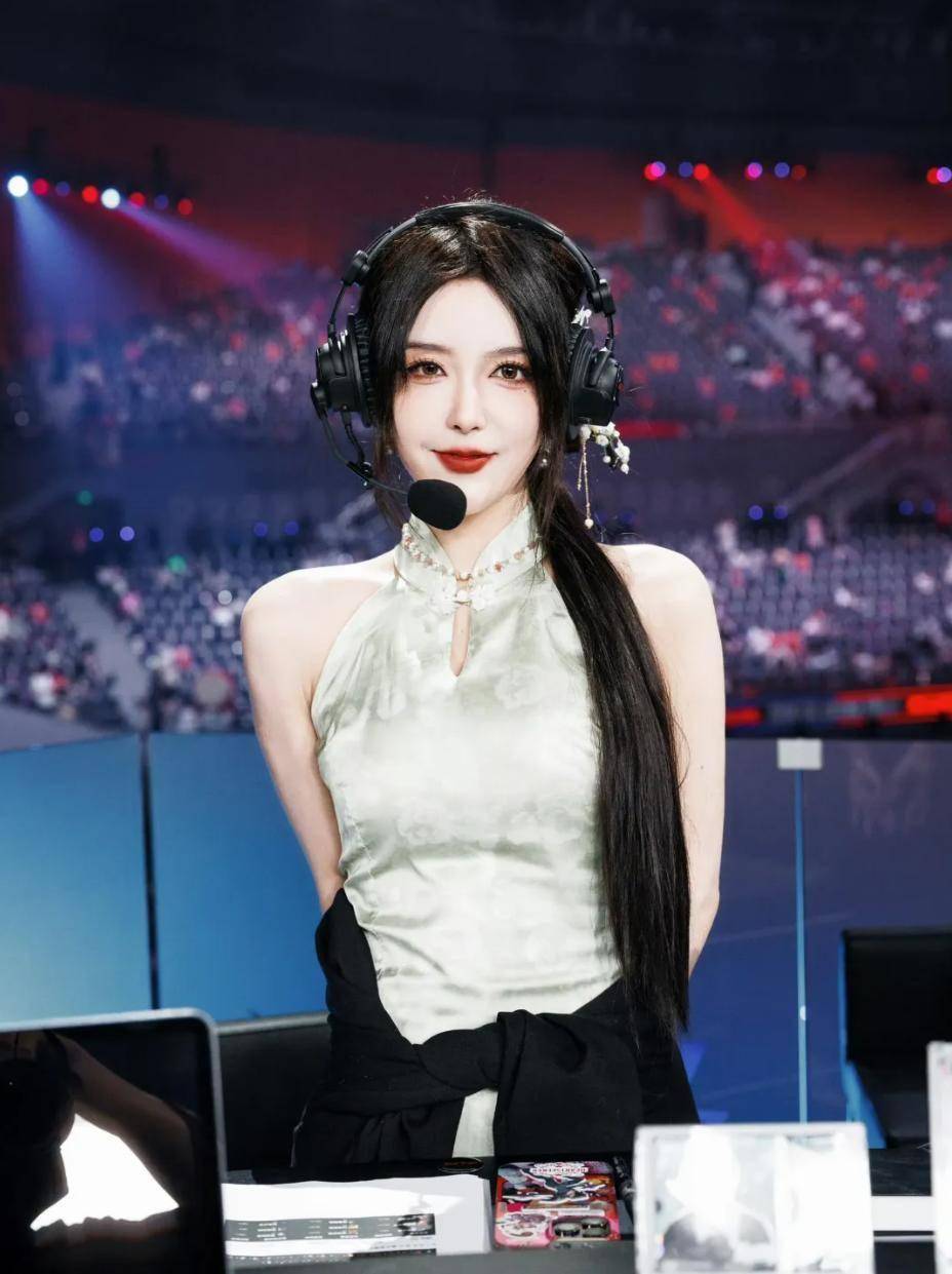 解(jiě)说Rita那(nà)么漂亮(liàng)，为什么没有职业选手和解(jiě)说追求她(tā)？