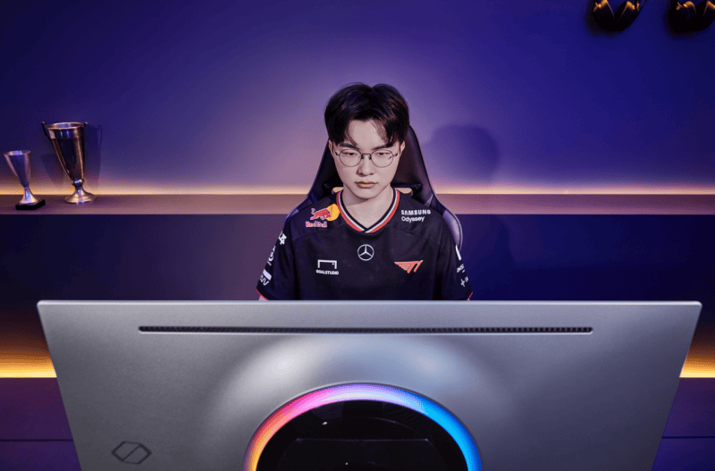 T1六度登顶LOL全球总决赛冠(guān)军，三(sān)星(xīng)玄龙骑士以冠(guān)军级装备點(diǎn)亮(liàng)競(jìng)技梦想