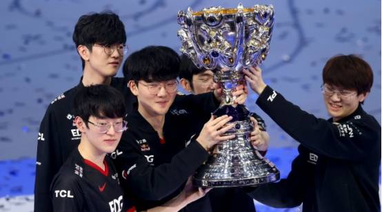 LOL：LPL新(xīn)赛季热度暴跌 单场最高观赛次(cì)数不足百万！
